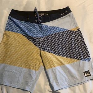 Quicksilver board shorts men’s size 34